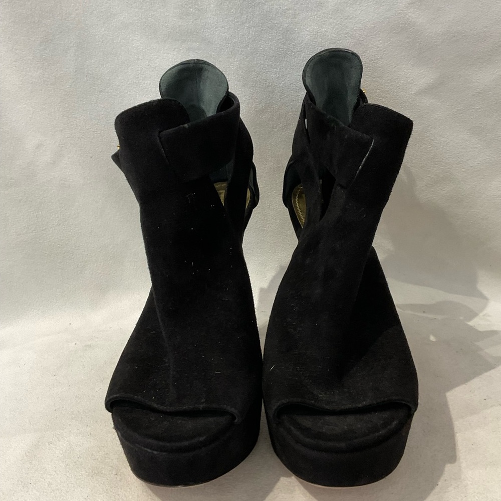 Louis Vuitton Heels - Picture 2 of 6